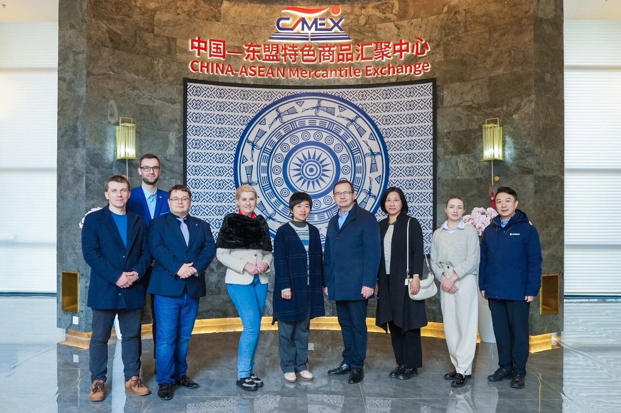 波蘭喀爾巴阡山省政府代表團(tuán)到匯聚中心參觀考察